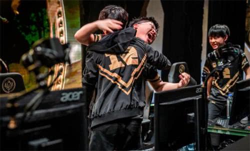  老将新人同台竞技书写电竞传奇