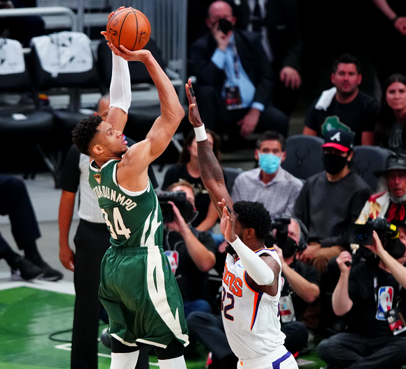  字母哥暴扣统治内线，雄鹿轻取魔术获连胜