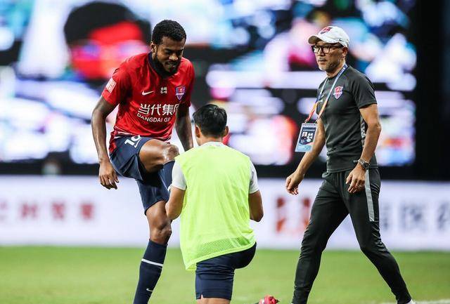  兹维列夫底线相持，力克劲敌斩获柏林站