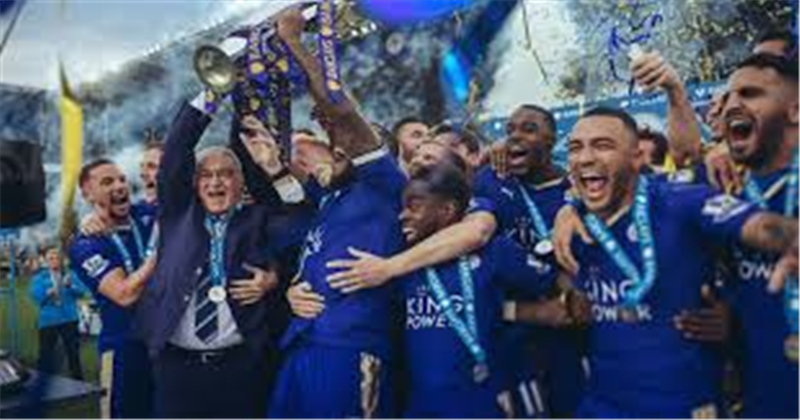  英超双红会激情上演，传统豪强狭路相逢