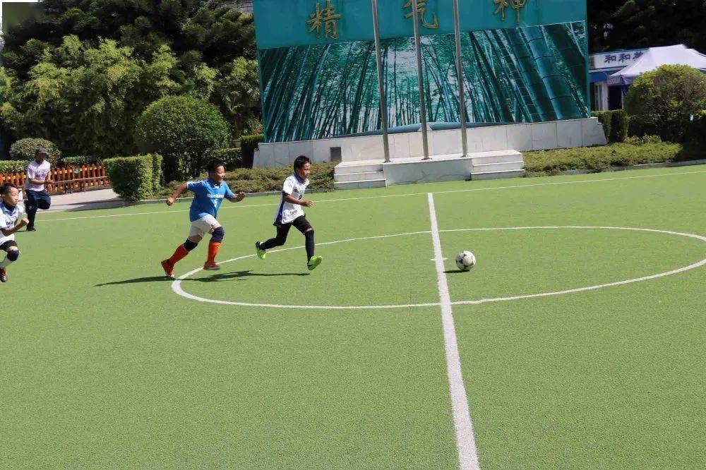  校园足球联赛开幕，青春激情点燃绿茵  