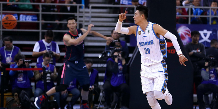  CBA焦点战上演精彩攻防对决