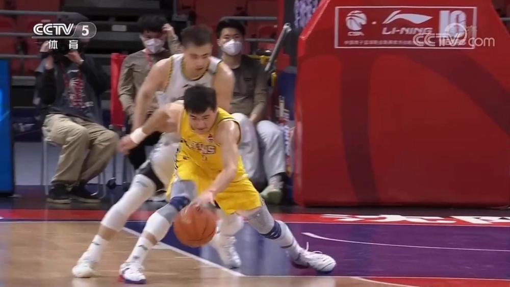  四川金强进攻乏力大比分落后于辽宁