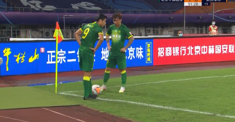  绿茵激战正酣，豪门球队强势争冠