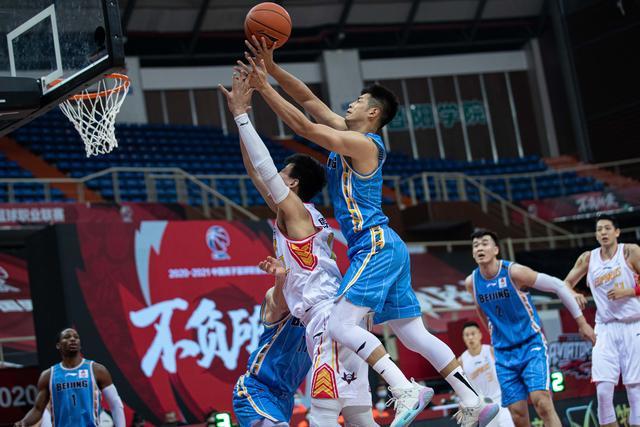  主场优势尽显，球迷助威声震四方