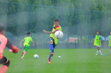  青训营涌现天才少年，中国足球未来可期  