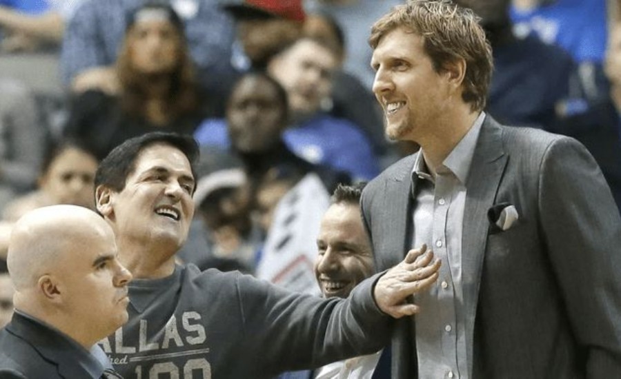  费德勒退役告别战引全场泪目